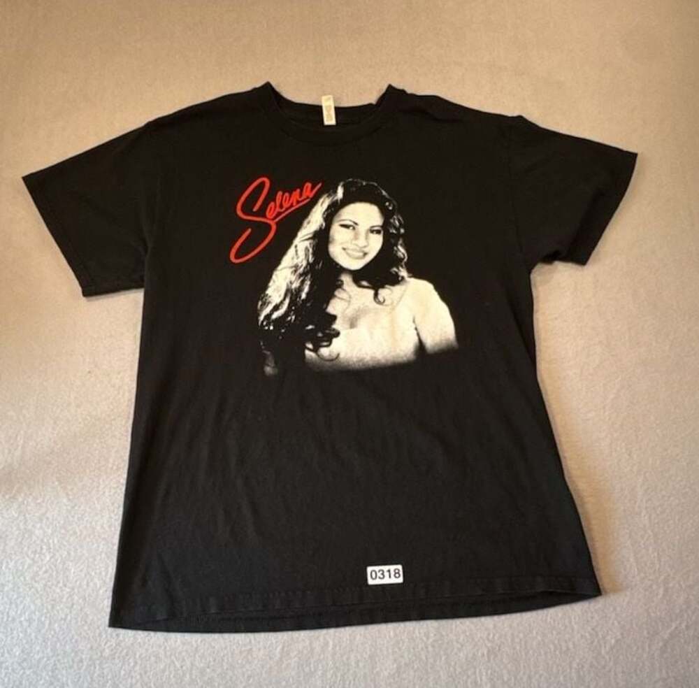 Selena Quintanilla Portrait Graphic T-Shirt